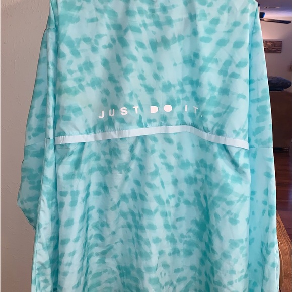 Women’s Plus Nike Dri-Fit Jacket- 2X - Picture 2 of 3